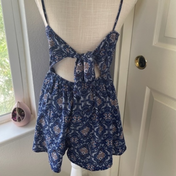Charlotte Russe Blue Boho Floral Romper with Scoop Neck & Tie-Back – Size S - Picture 5 of 9